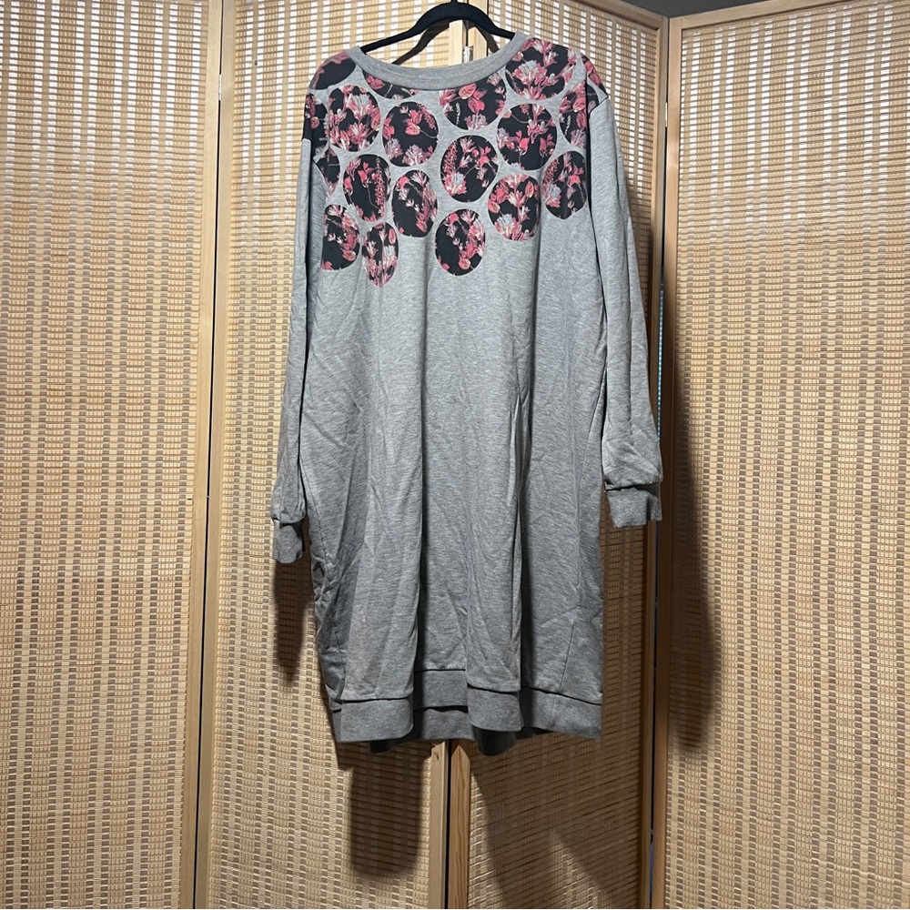 Sweatshirt dress with Floral Graphic accent